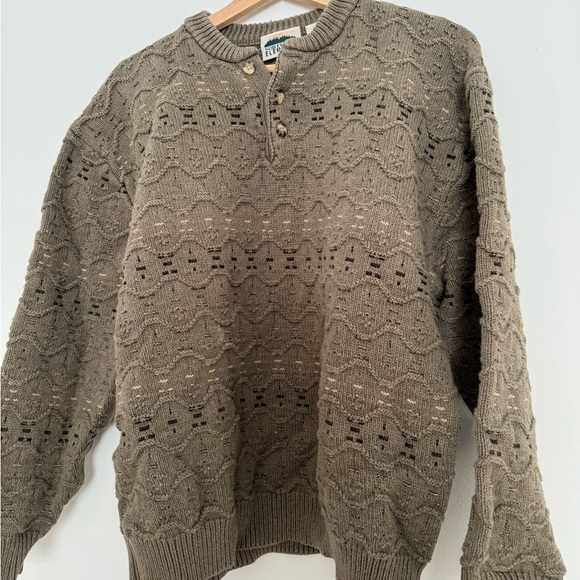 Northern Elements Vintage Sweater - Picture 3 of 6